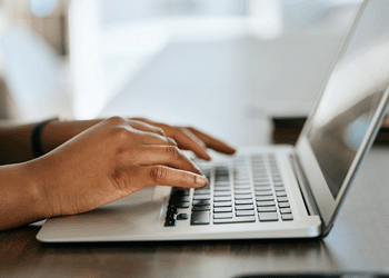 hands on computer_625342516_XL