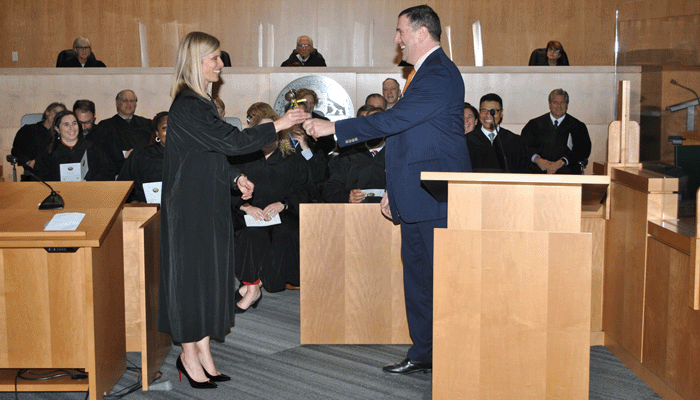 Judge Shara Beltramo accepts the gavel from CCCBA President Elect David Pearson.